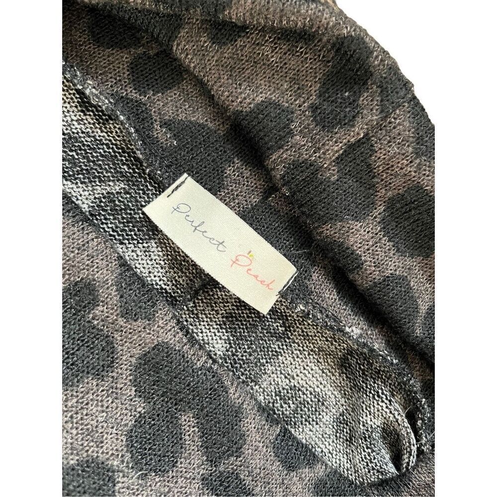 Perfect Peach black and gray leopard print slouch neck pullover - M - Picture 6 of 8